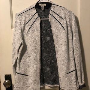 Women’s Jacket, stretchy material. Zipper front.